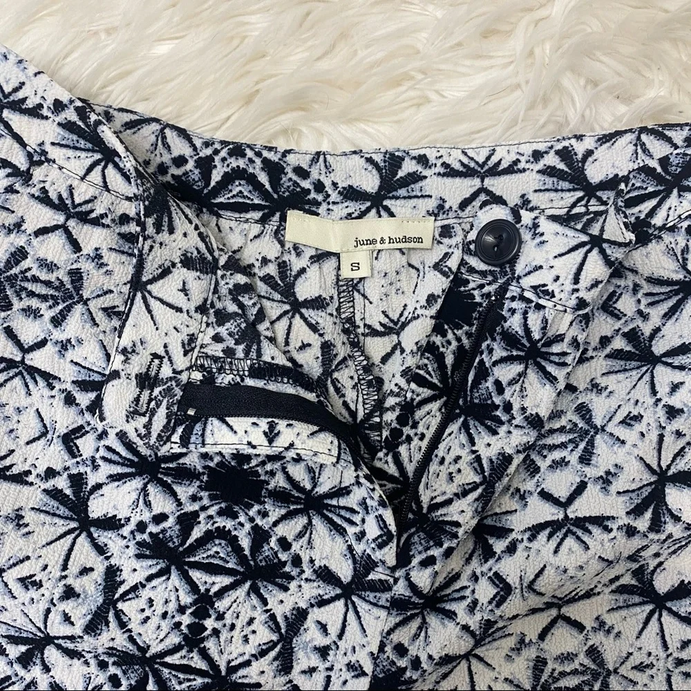 June & Hudson | Geometric Floral Print Ankle Pants Navy Blue & White Ruched Leg